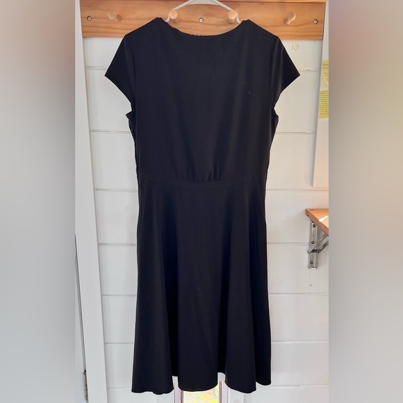 ExOfficio Kizmet Cross-Front Short Sleeved Dress with UPF 50 material. Size 12 - Picture 2 of 5